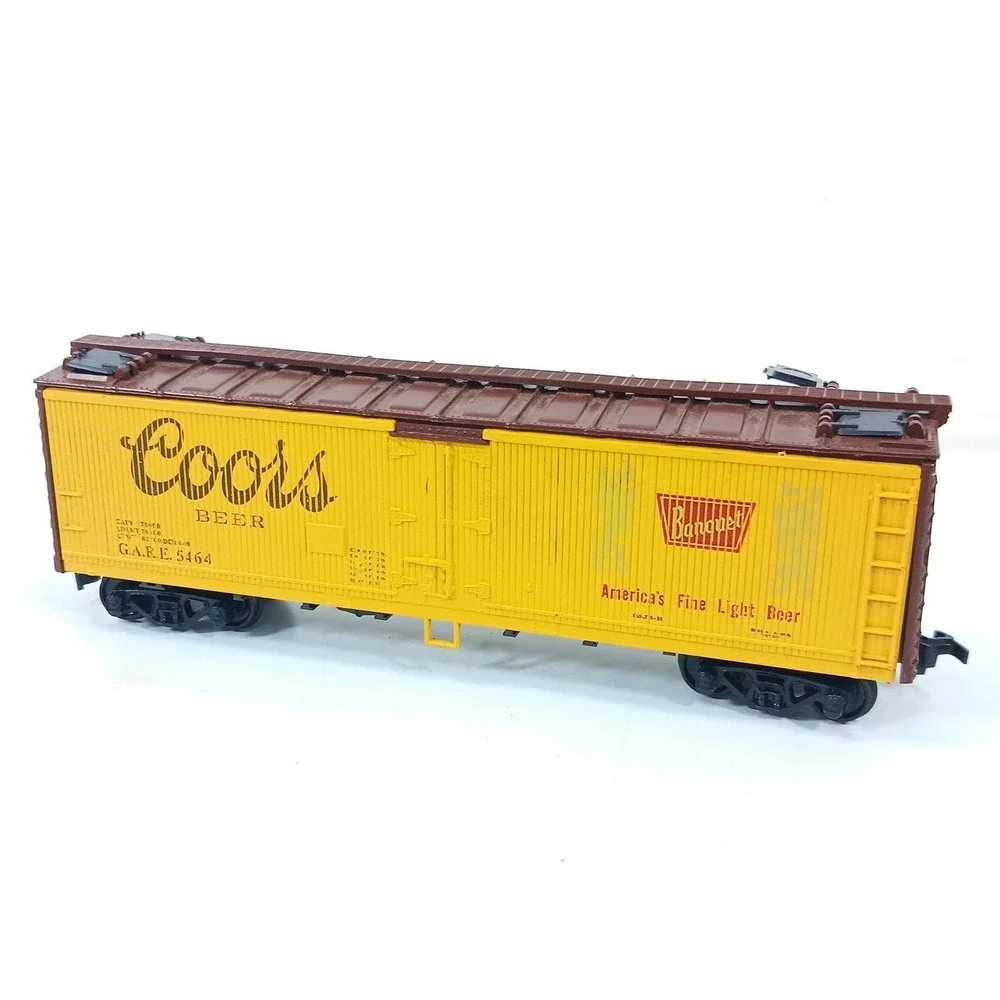 Vintage HO Scale Coors Beer Banquet Refrigerator Car G.A.R.E. 5464 Train Boxcar